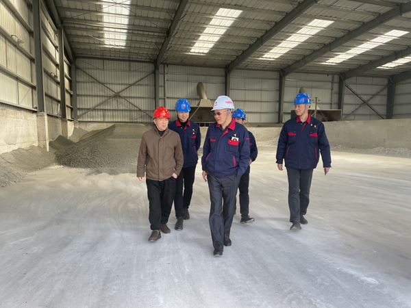 股份公司黨委委員、副總經(jīng)理劉道昆到建材公司調(diào)研